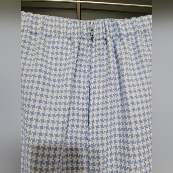 Short sleeve suit jacket with matching skirt - Picture 5 of 9